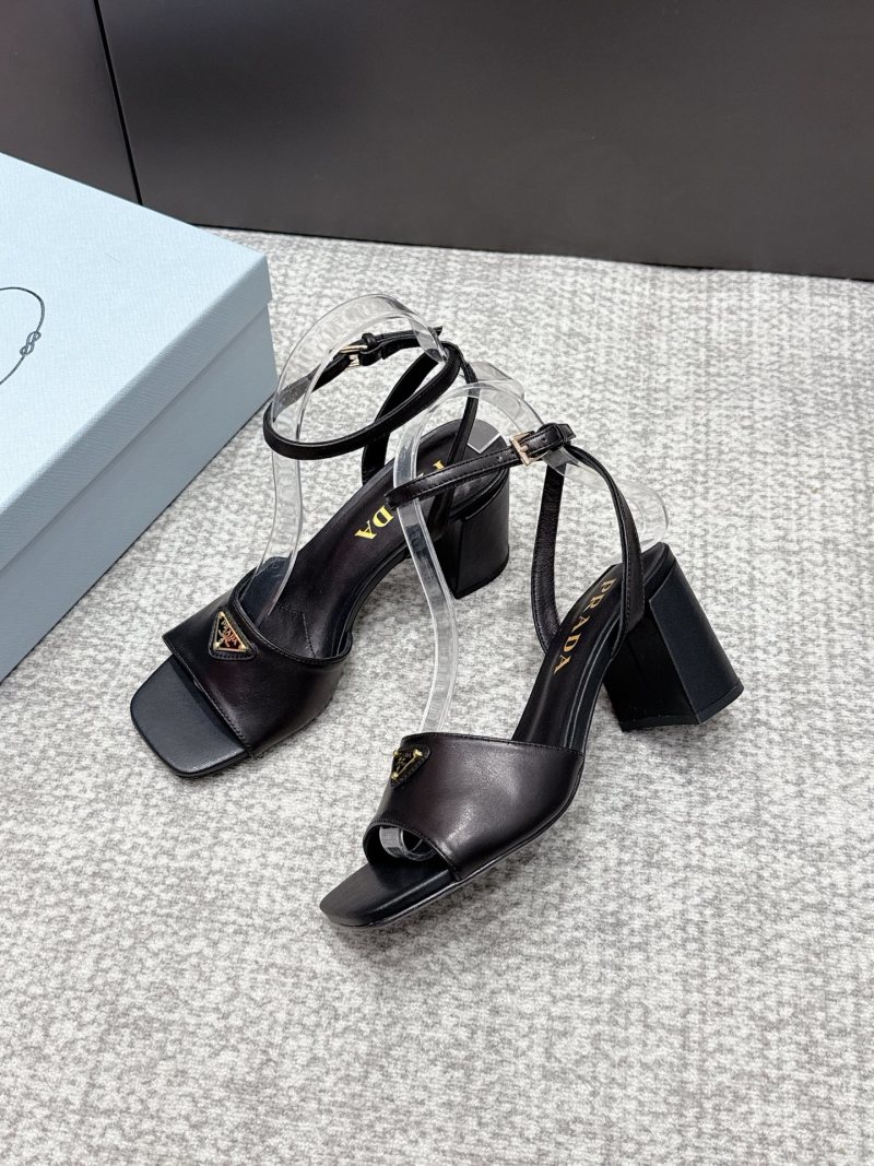 Женские черные босоножки на каблуке с прозрачным ремешком Prada