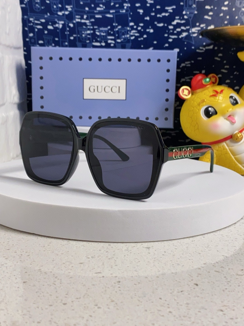Солнцезащитные очки Gucci черные