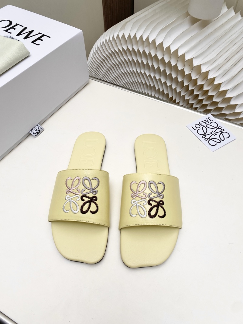 Женские шлепанцы Loewe с аппликацией
