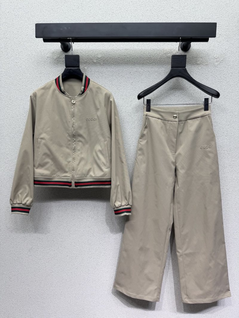 Костюм Gucci с тесьмой