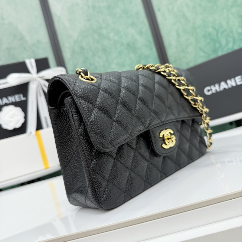 Классическая черная сумка Chanel со стеганой кожей