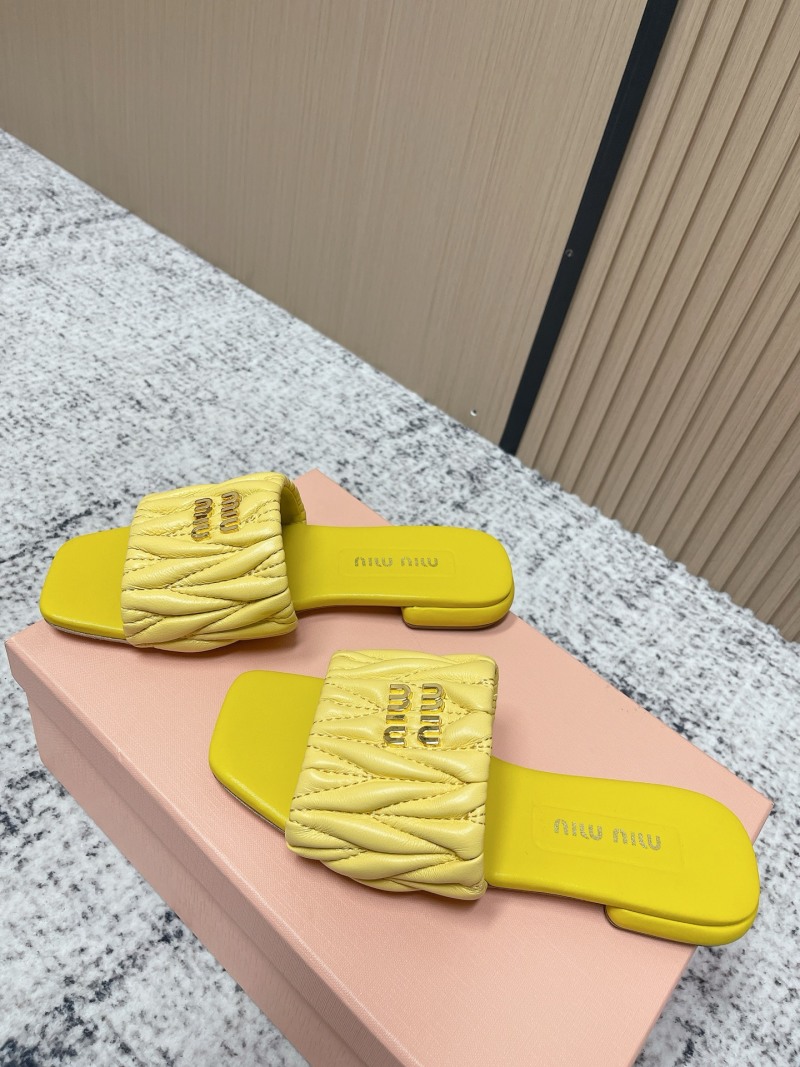 Босоножки женские Miu Miu, желтый цвет, стеганая кожа