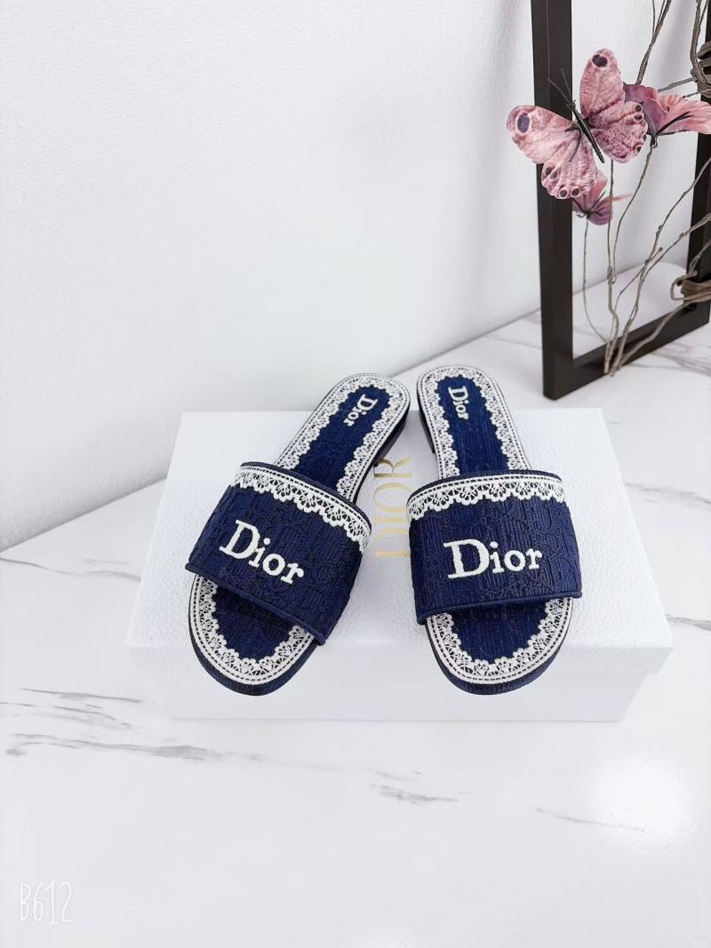Женские слайды Dior с вышивкой