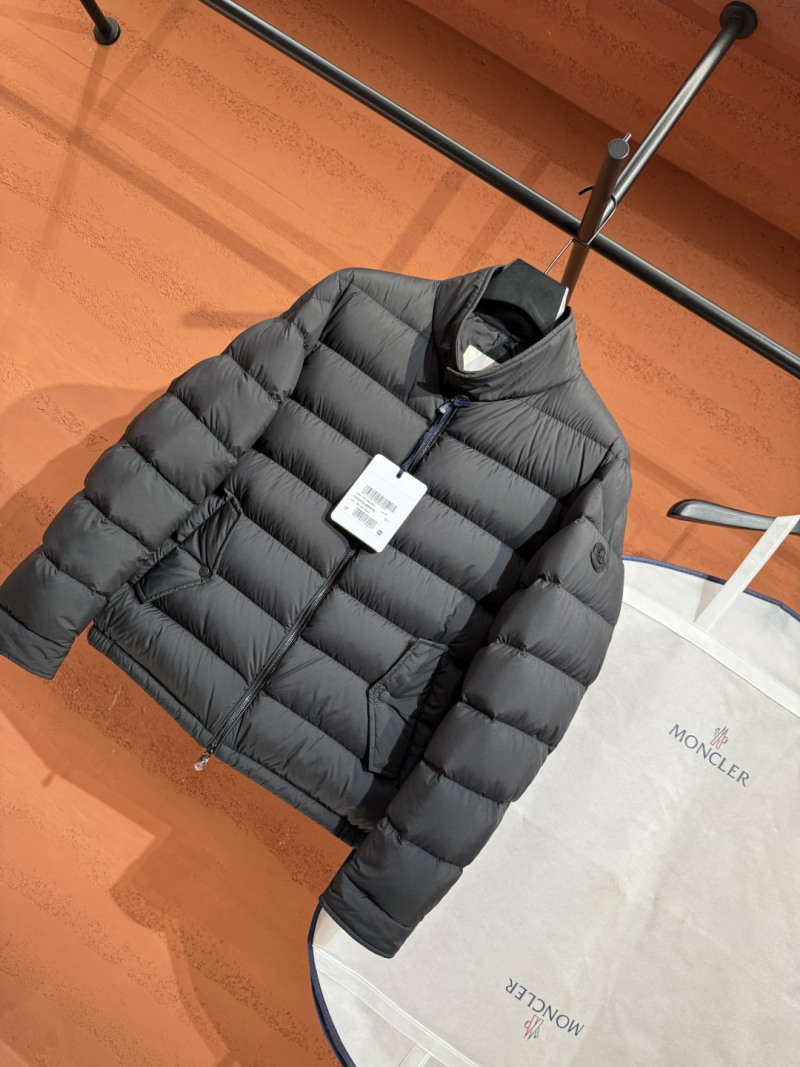 Пуховик Moncler