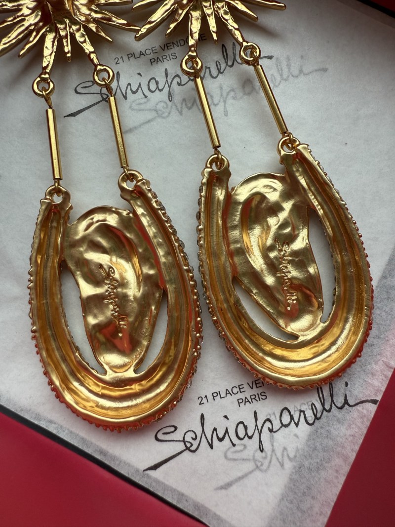 Серьги Schiaparelli в форме уха с кристаллами