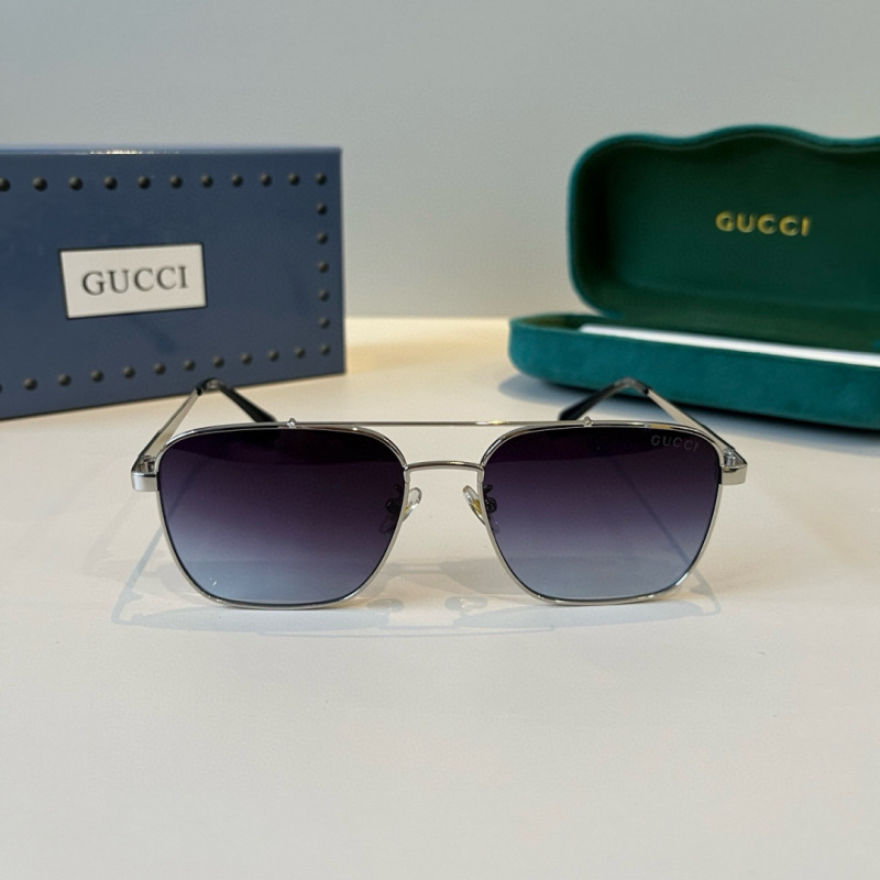 Солнцезащитные очки Gucci в металлической оправе