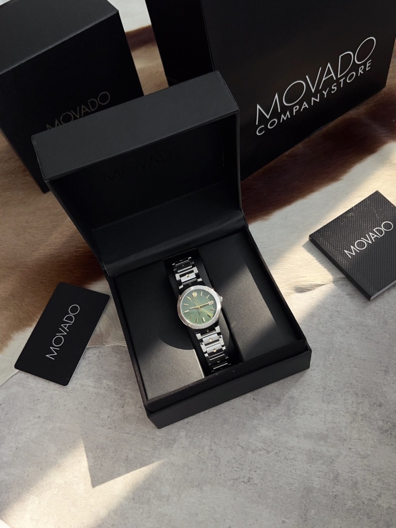 Часы Movado