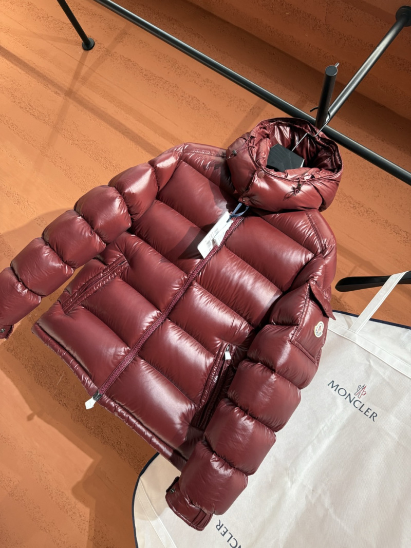 Пуховик Moncler