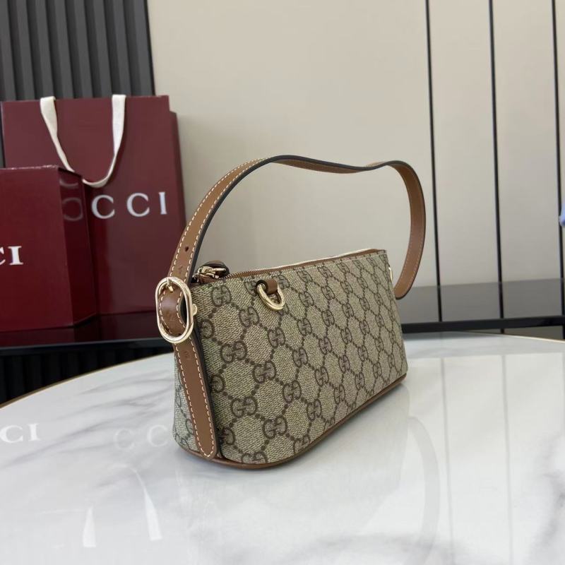 Сумка Gucci с монограммой и ремешком