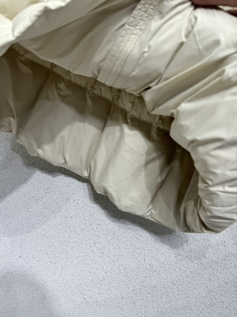 Пуховик Moncler с капюшоном
