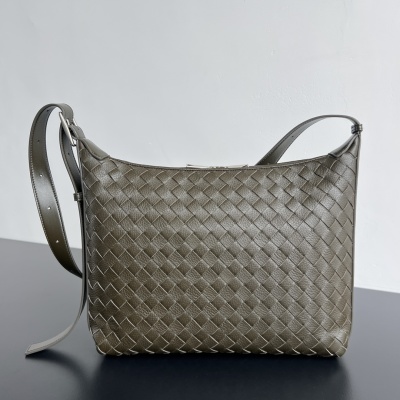 Сумка Bottega Veneta Traveller Hobo из плетеной кожи