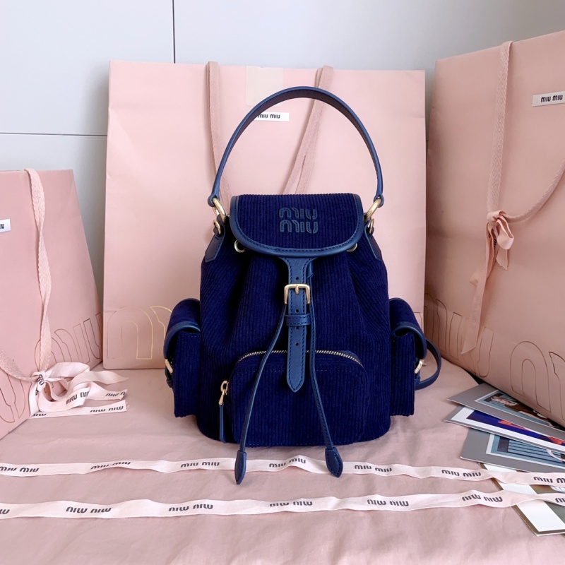 Стильный рюкзук Miu Miu из вельвета и кожи