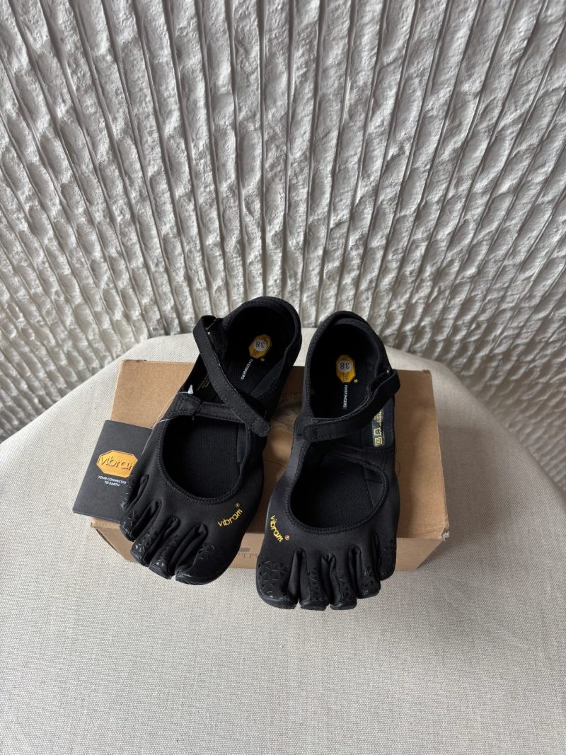 Женские черные анатомические балетки с пятью пальцами Vibram