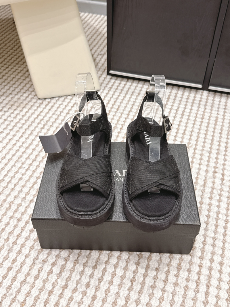 Женские черные босоножки Prada на платформе