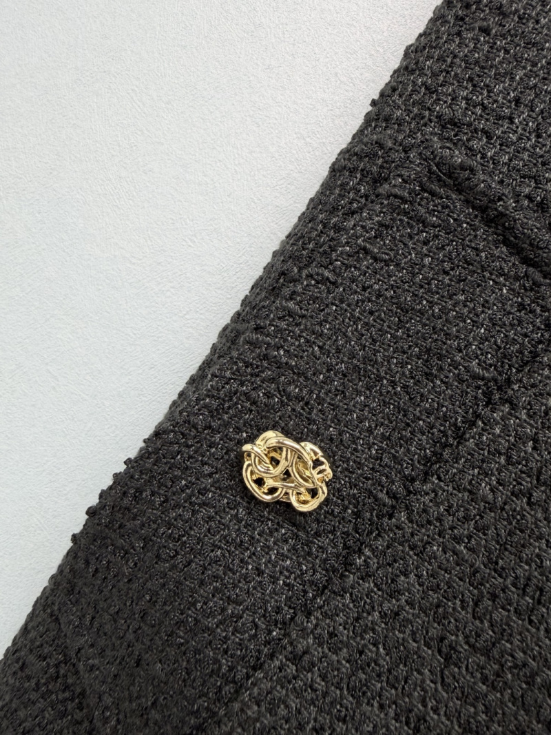 Чёрная юбка Chanel с золотой молнией