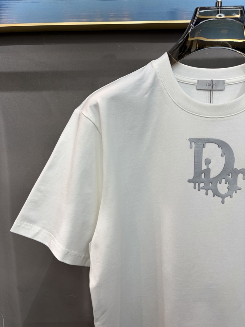 Футболка белая с объемным логотипом Dior