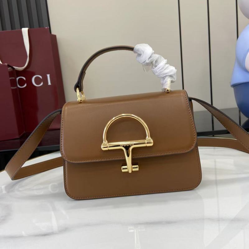 Сумка Gucci с золотой фурнитурой