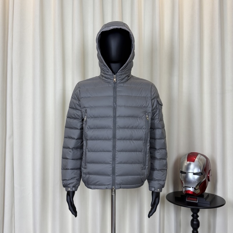 Пуховик Moncler