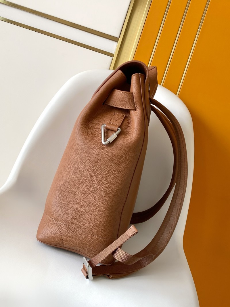 Кожаный рюкзак коричневого цвета с отделением для ноутбука Louis Vuitton