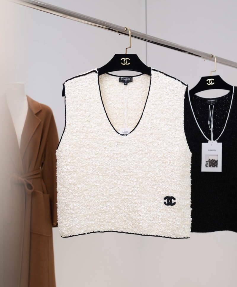 Белый вязаный топ Chanel с черной отделкой