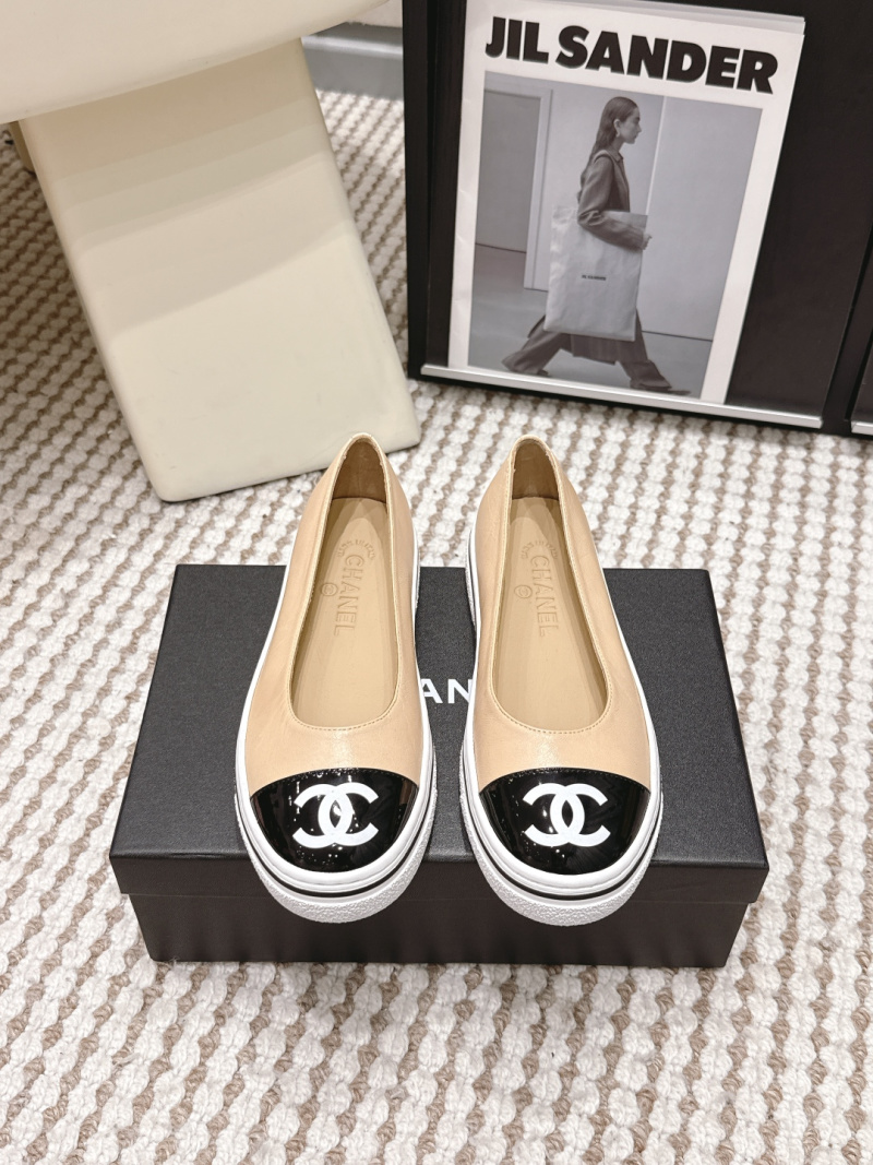 Женские туфли с контрастной ноской Chanel