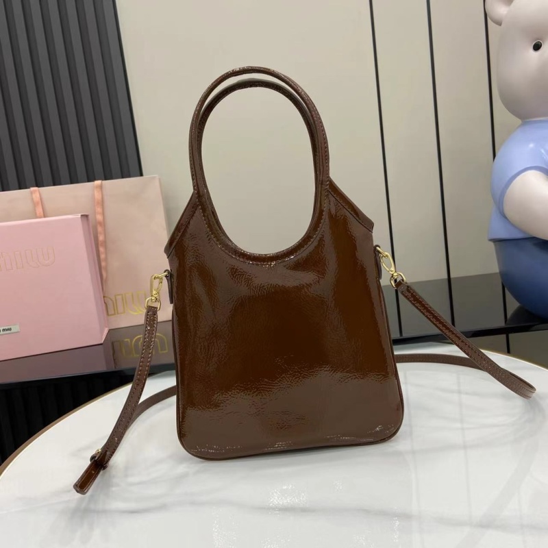 Сумка Miu Miu коричневая лак