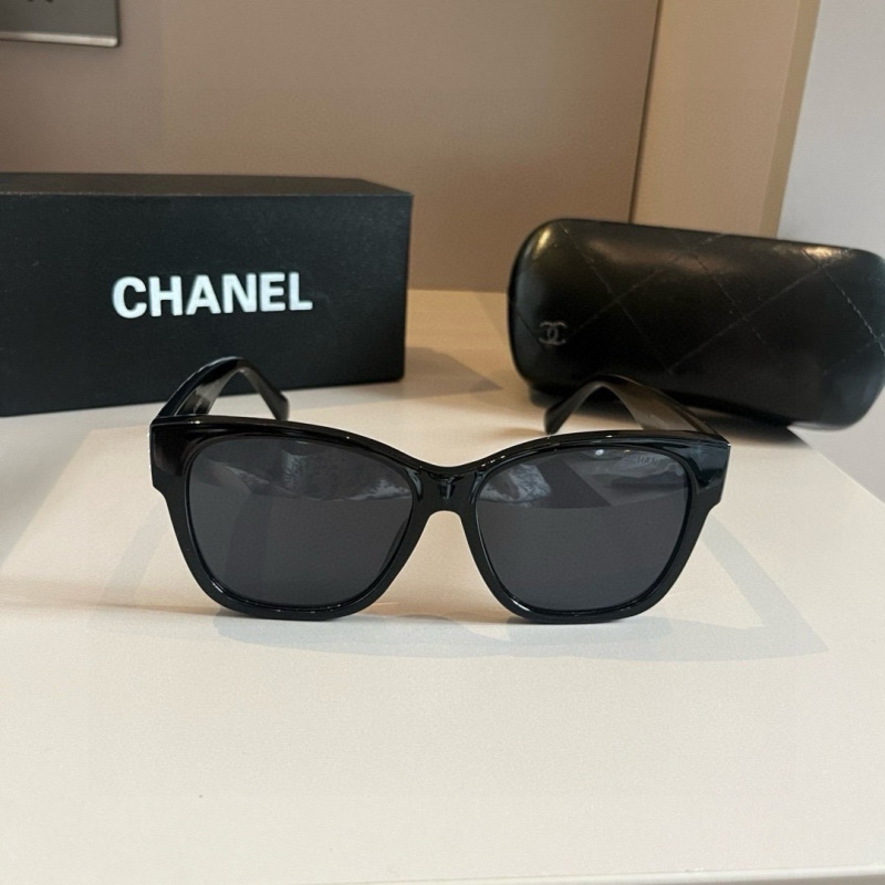 Солнцезащитные очки Chanel, черные квадратные с декором