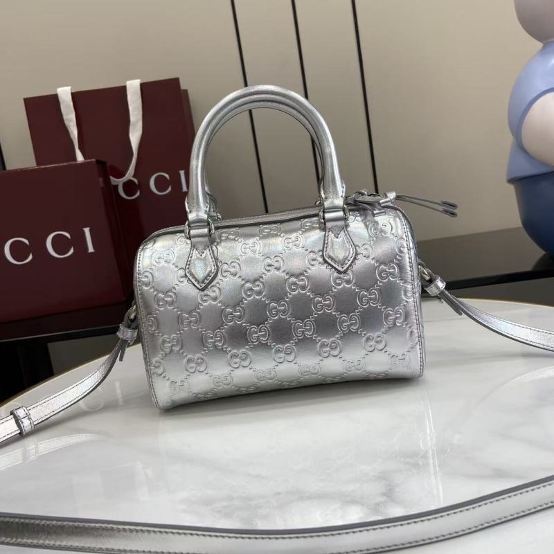 Сумка Gucci серебристая с монограммой