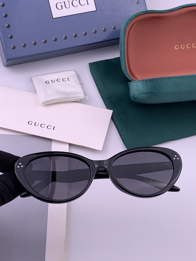 Солнцезащитные очки Gucci классические