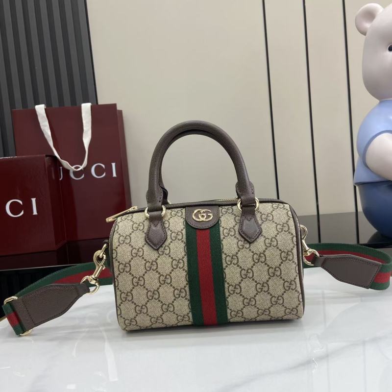 Сумка Gucci с монограммой и ремешком