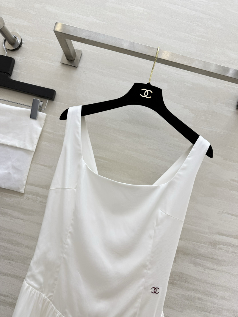 Женское белое платье-сарафан с вышивкой Chanel