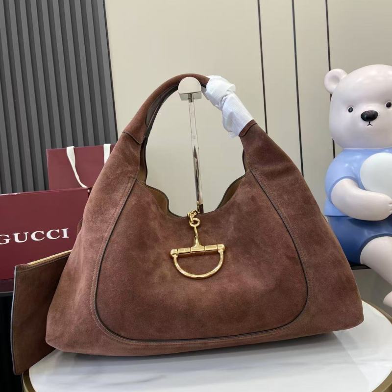 Сумка Gucci из замши с металлической фурнитурой
