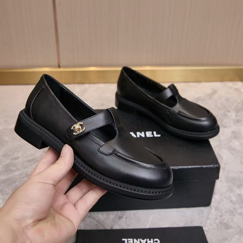Женские черные лоферы из натуральной кожи Chanel