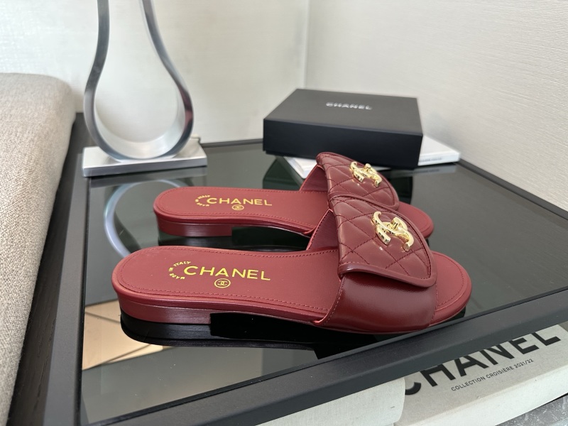 Женские красные босоножки Chanel с логотипом