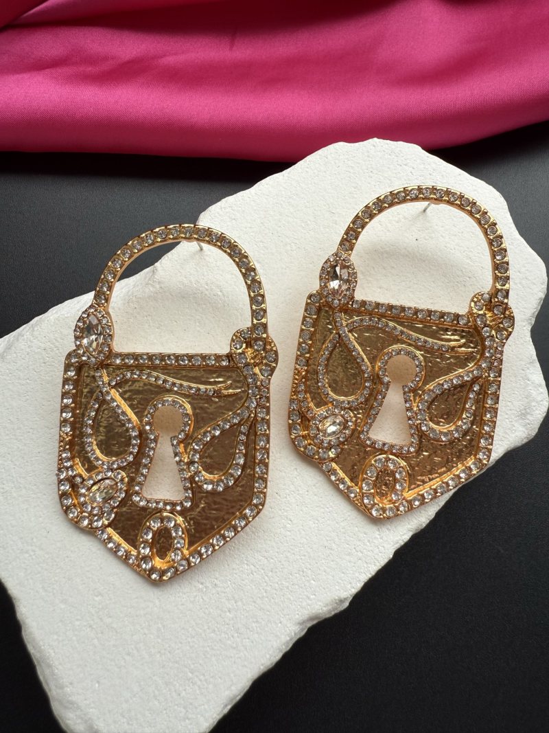 Серьги в виде замков с кристаллами Schiaparelli
