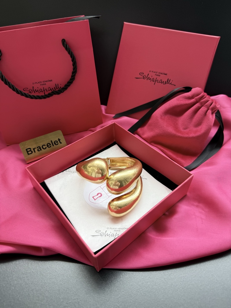 Золотистый браслет в форме сердца Schiaparelli