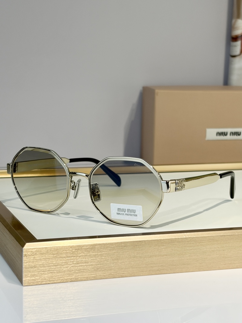 Солнечные очки Miu Miu SMUB57S