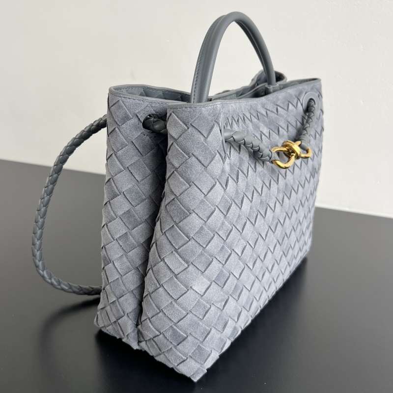 Сумка Bottega Veneta Andiamo из замши с плетением