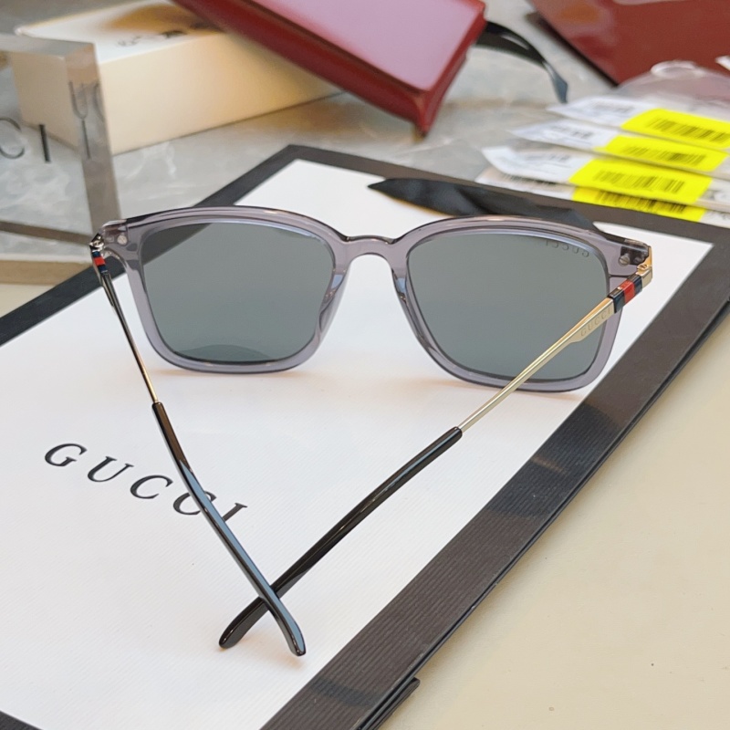 Солнечные очки Gucci GG2246SK