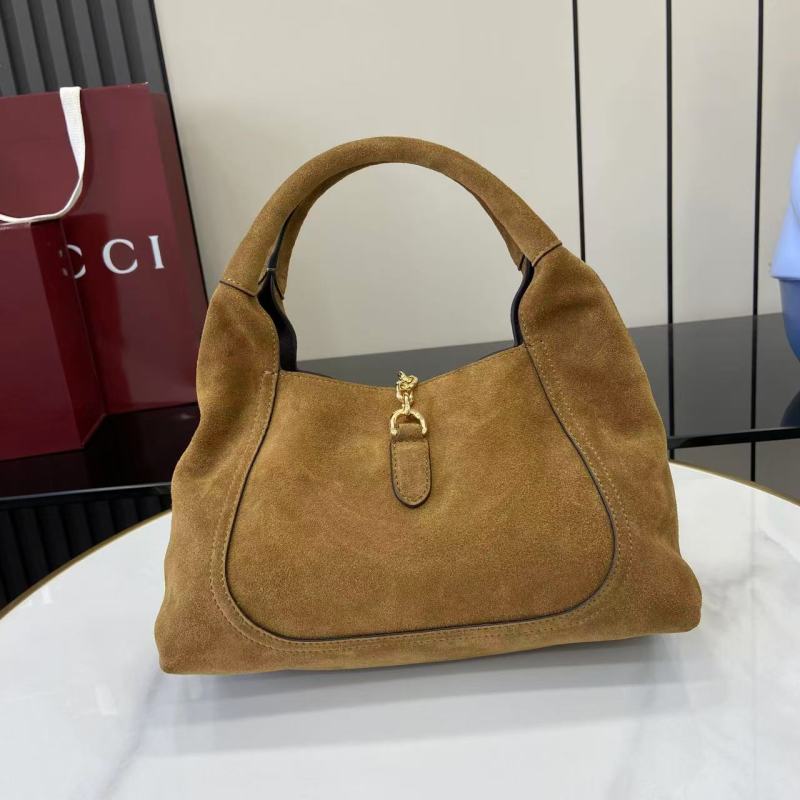 Сумка Gucci из замши с фурнитурой