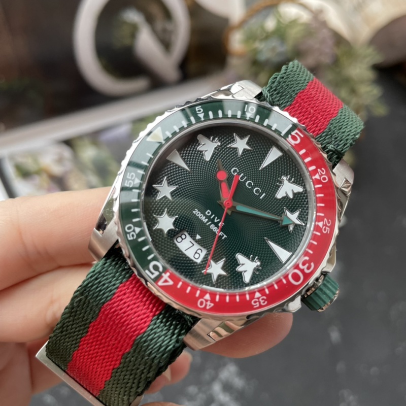 Часы Gucci