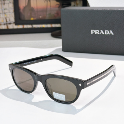 Солнцезащитные очки Prada