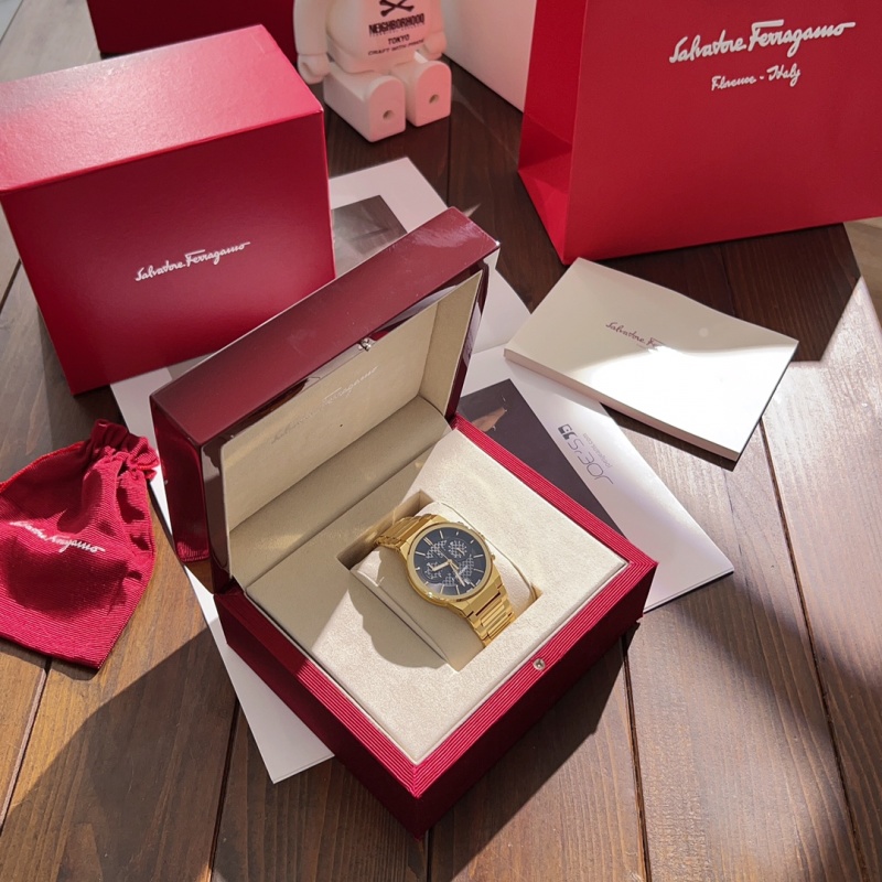 Часы Ferragamo