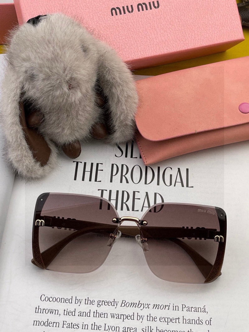 Солнцезащитные очки MiuMiu Miu Miu