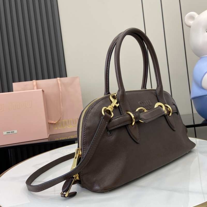 Сумка Miu Miu с золотой фурнитурой