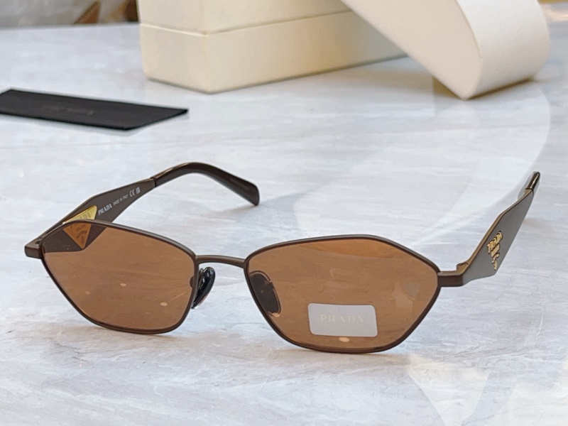 Солнцезащитные очки Prada модель PR D50S