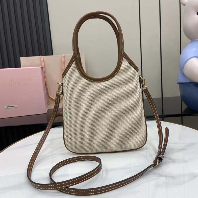 Сумка Miu Miu из канвы с кожаной отделкой