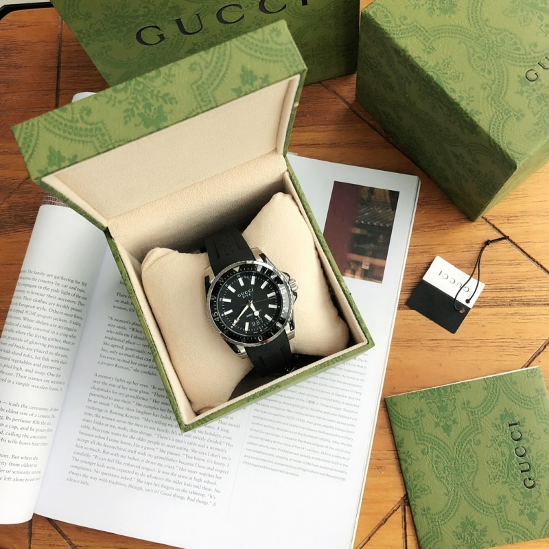 Часы Gucci