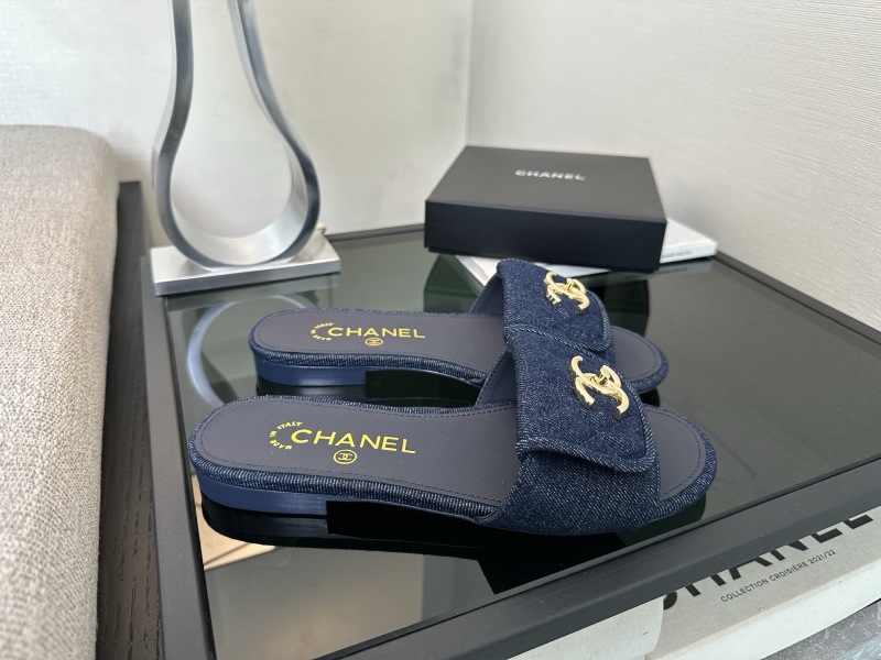 Женские шлёпанцы Chanel из джинсового материала