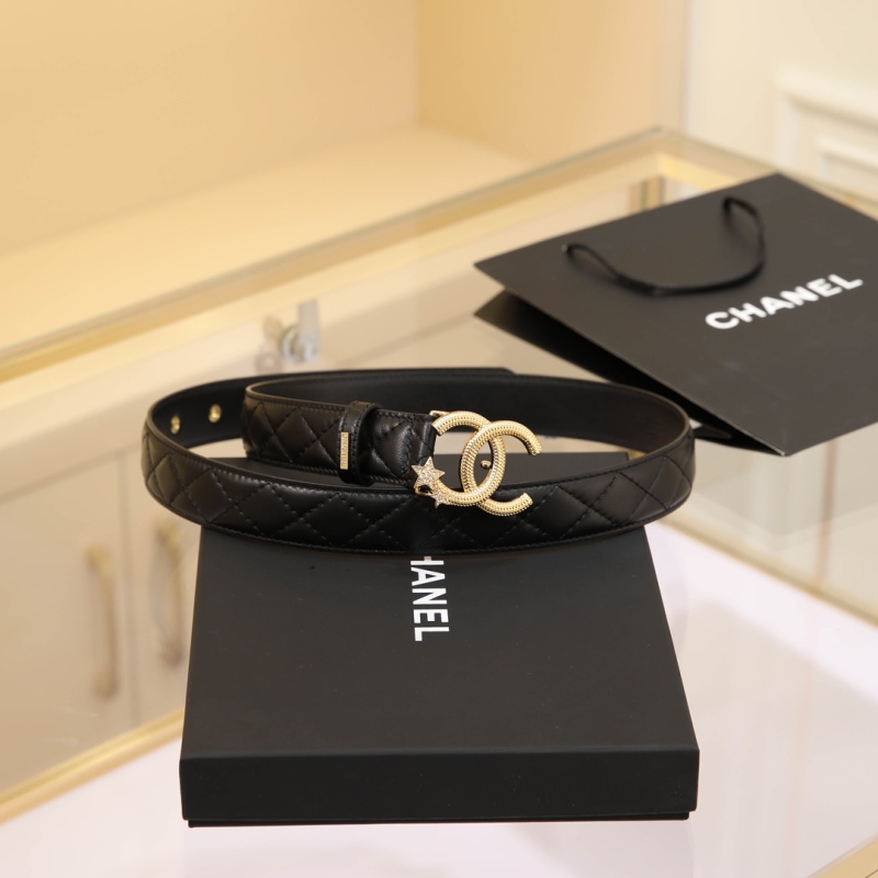 Чёрный пояс Chanel с золотой пряжкой